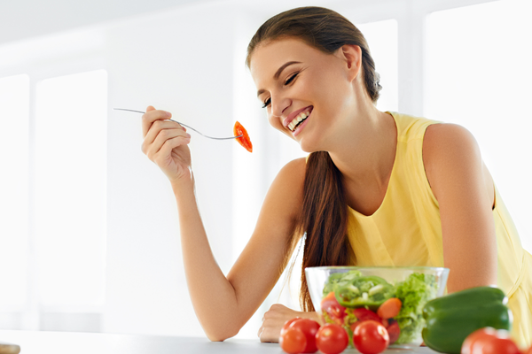 Правильное питание vs. диета: почему вы не похудеете, если просто мало есть (и даже навредите себе)