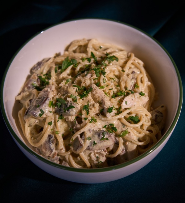 Паста с курицей и грибами