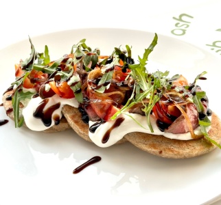 Панкейки с ростбифом