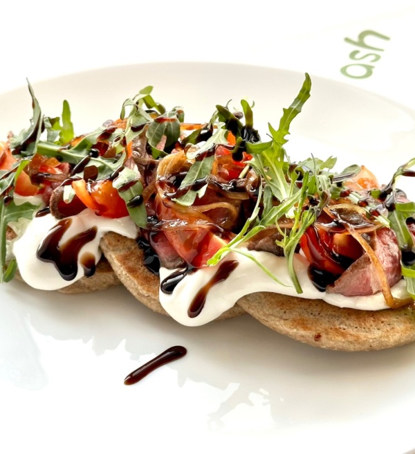 Панкейки с ростбифом