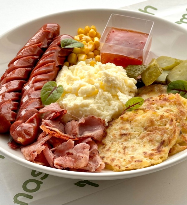 Скрембл с колбасками