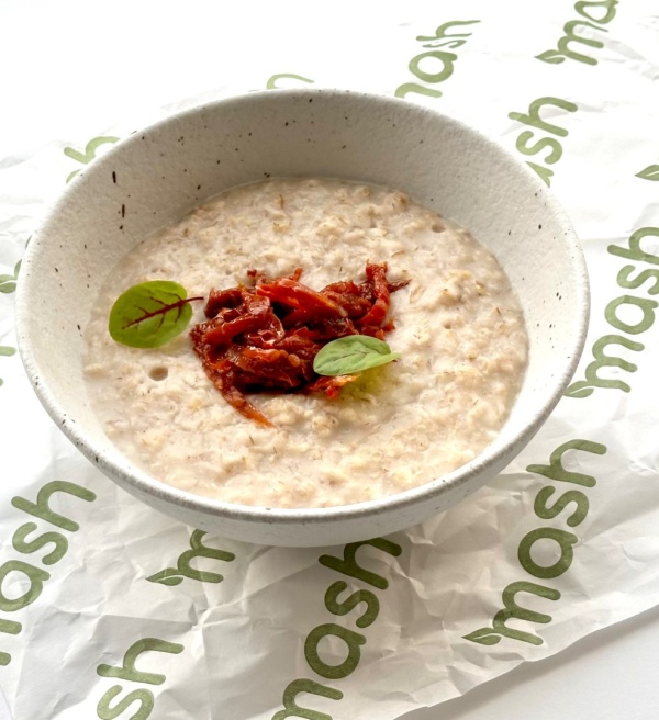 Каша овсяная с томатами и пармезаном